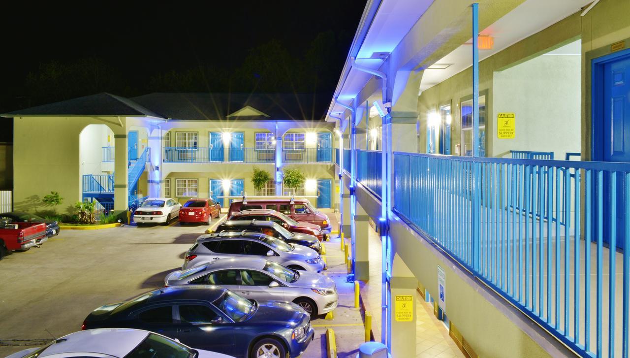 Scottish Inn And Suites Alvin Luaran gambar