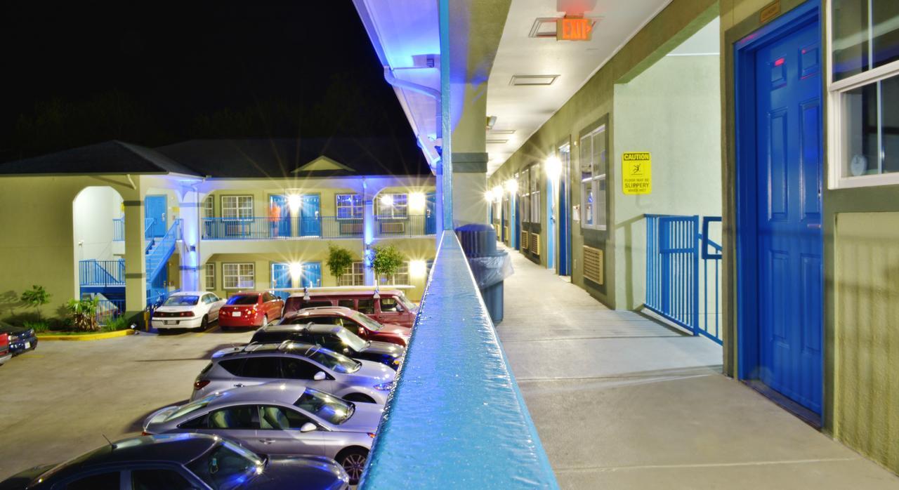 Scottish Inn And Suites Alvin Luaran gambar