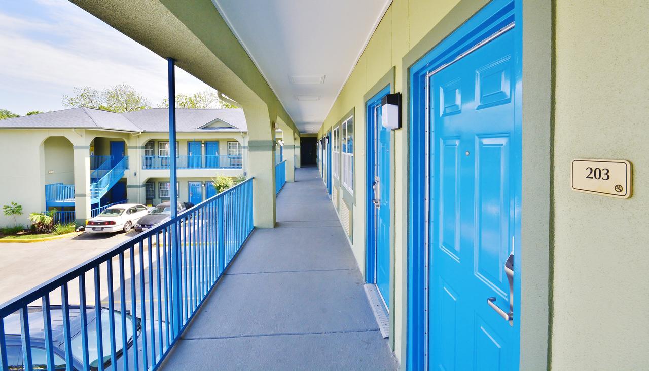 Scottish Inn And Suites Alvin Luaran gambar