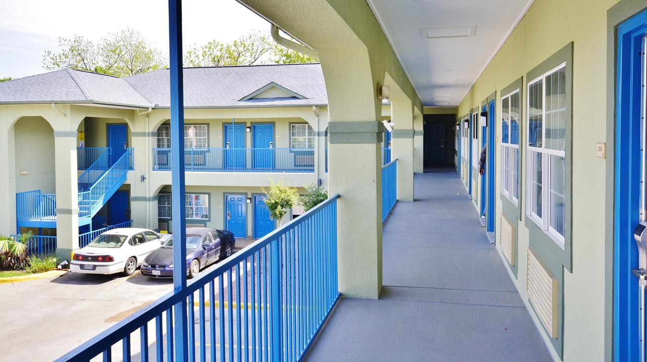 Scottish Inn And Suites Alvin Luaran gambar
